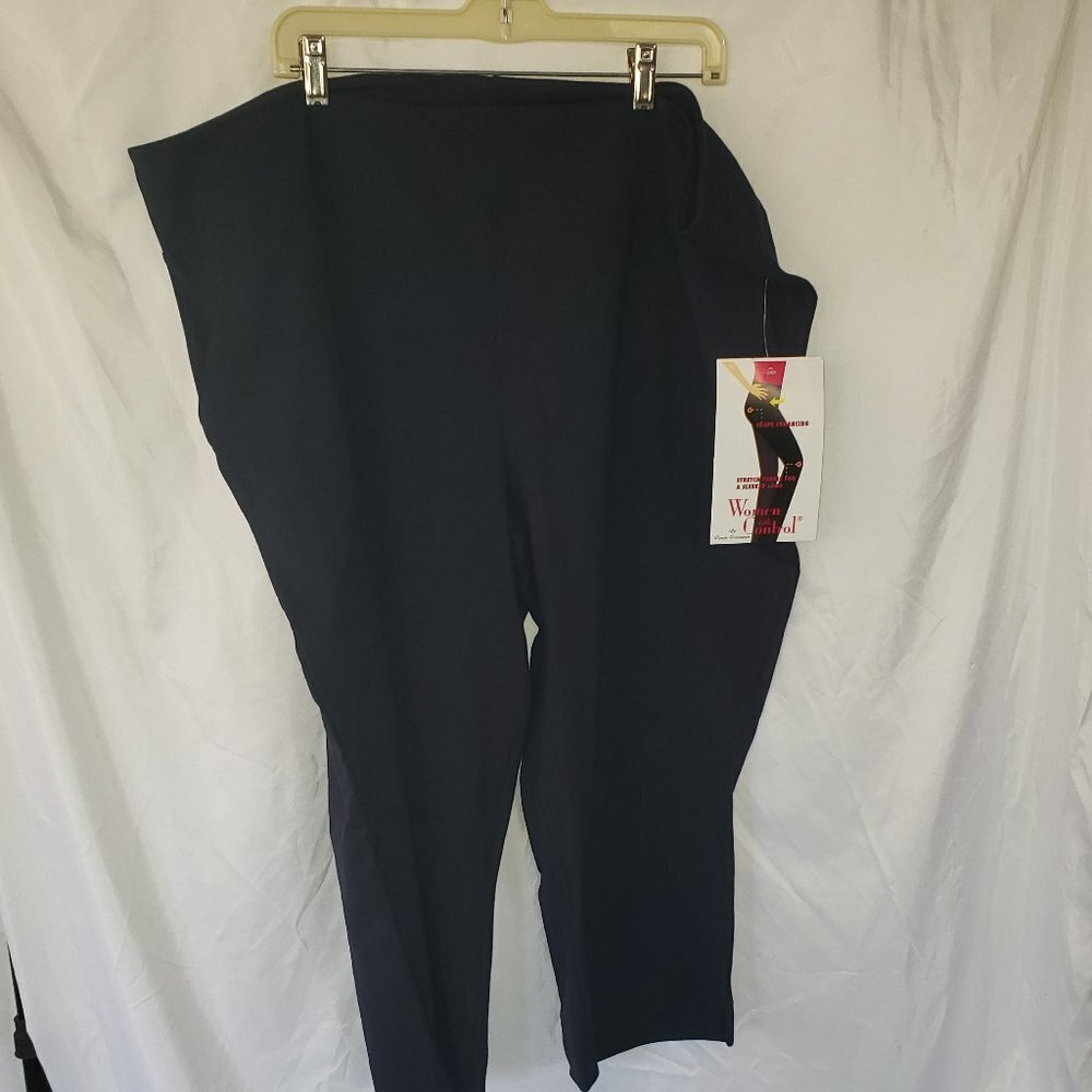NWT Ladies WICKED by WOMEN WITH CONTROL Stretch Capris in Navy Blue - 3X